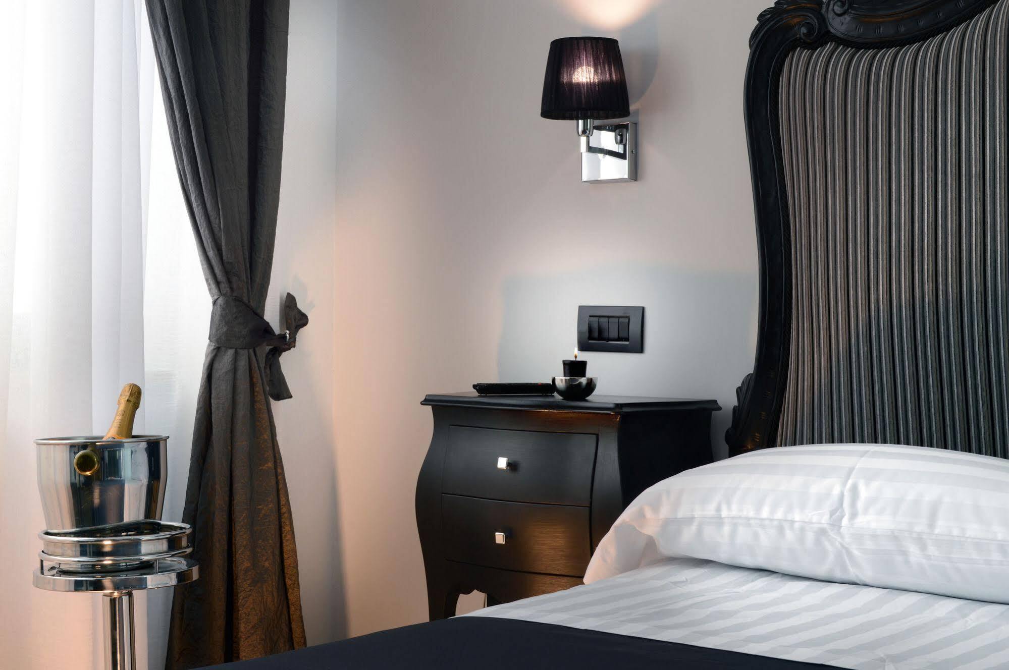 Barbarella Suite Naples Extérieur photo