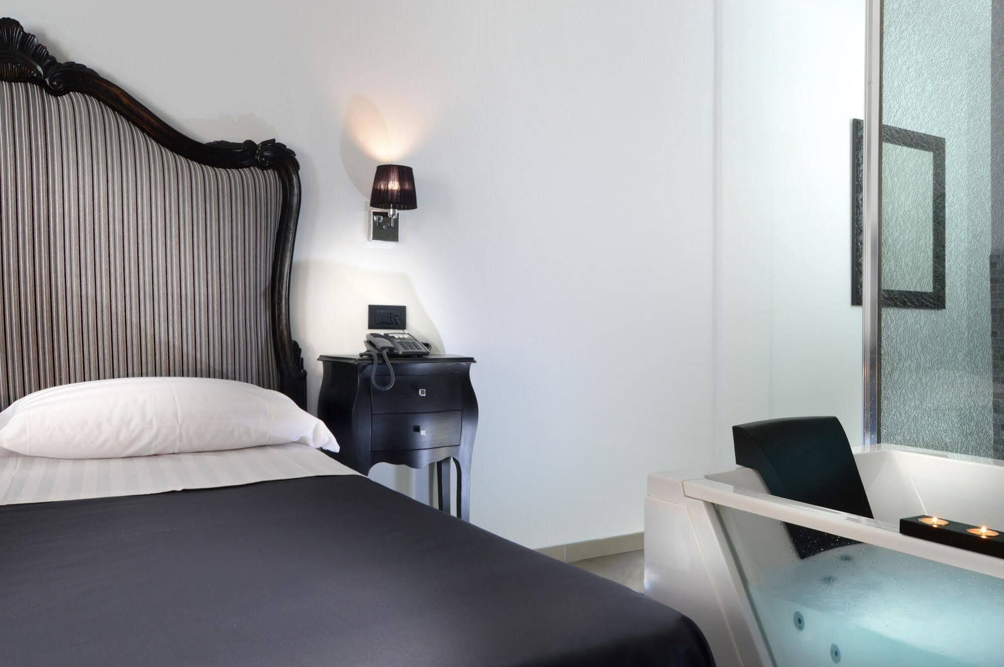 Barbarella Suite Naples Extérieur photo