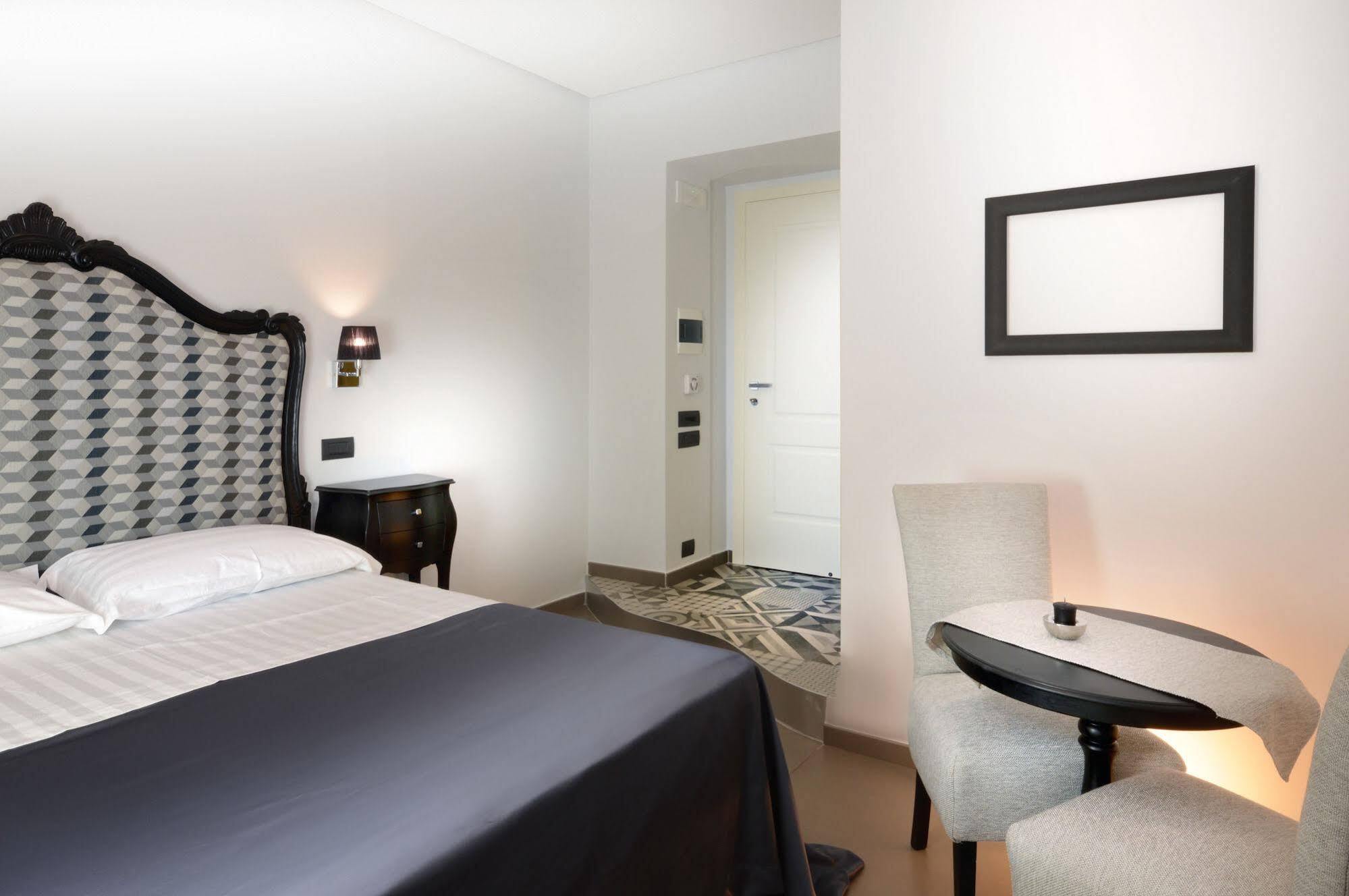Barbarella Suite Naples Extérieur photo