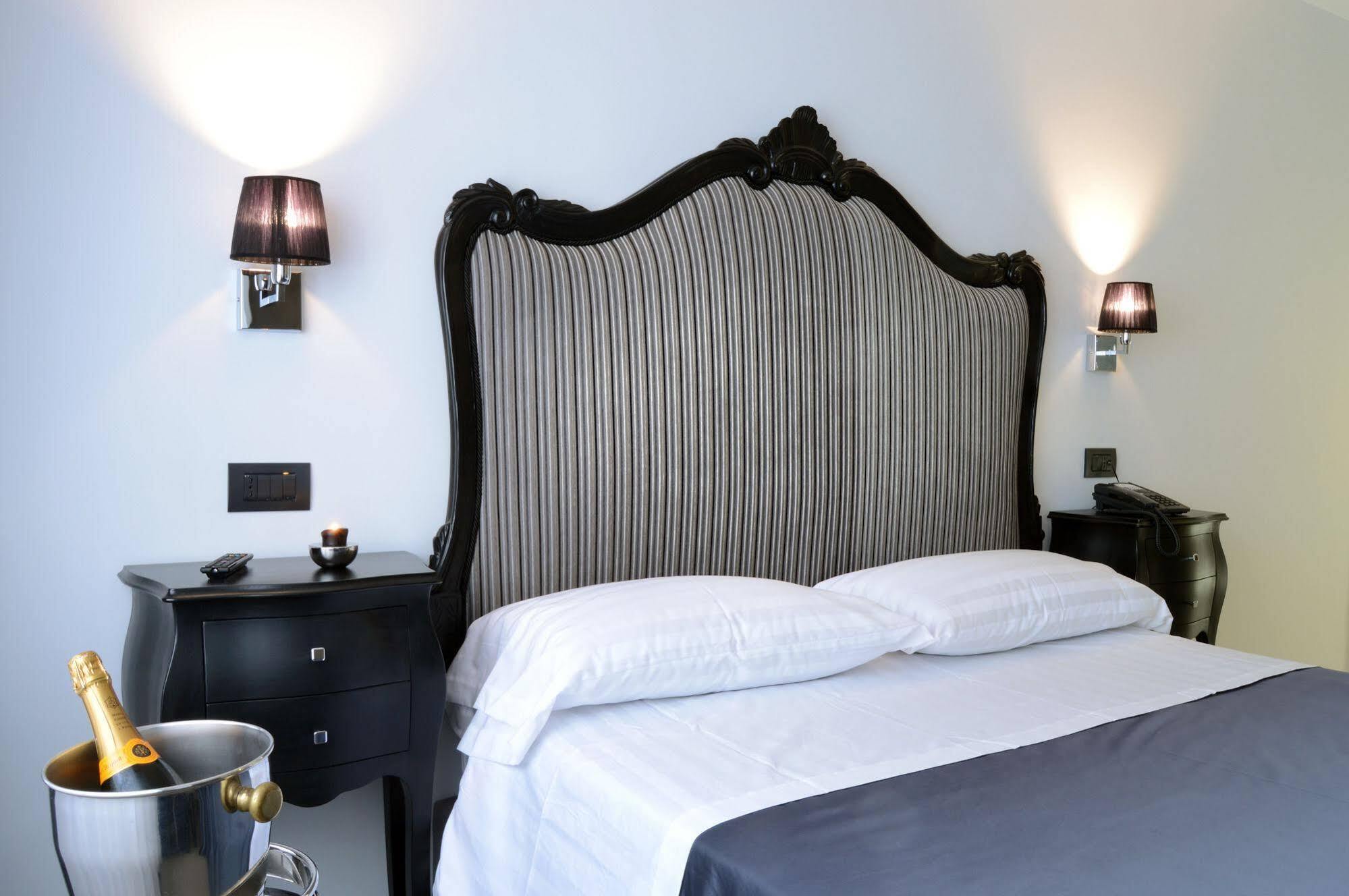 Barbarella Suite Naples Extérieur photo